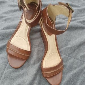 Leather FRYE wedge sandals size 7.5 never worn